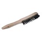 Brosse en acier 4 rangs avec manche en bois